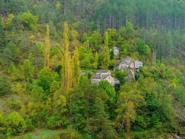 Hameau la Sablière autumn gorges du tarn.