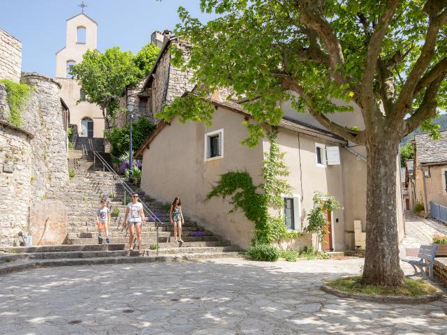 Montbrun église village gorges du tarn