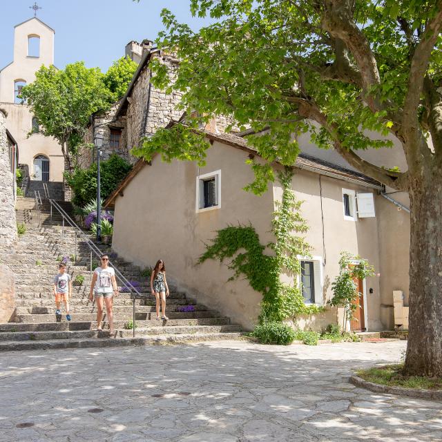 Montbrun église village gorges du tarn