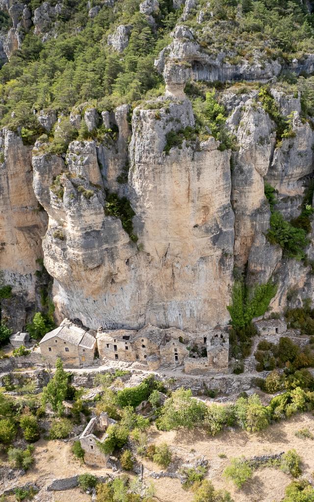 hameau troglodytique eglazines gorges du tarn