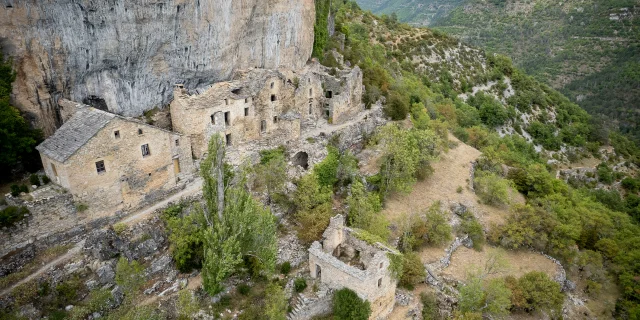 village troglodytique gorges du tarn eglazines