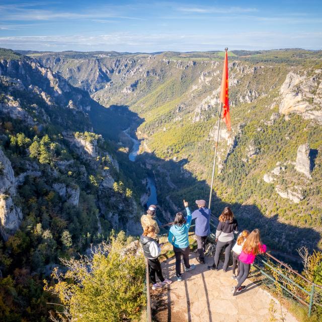 famille sortie point de vue roc des hourtous gorges du tarn