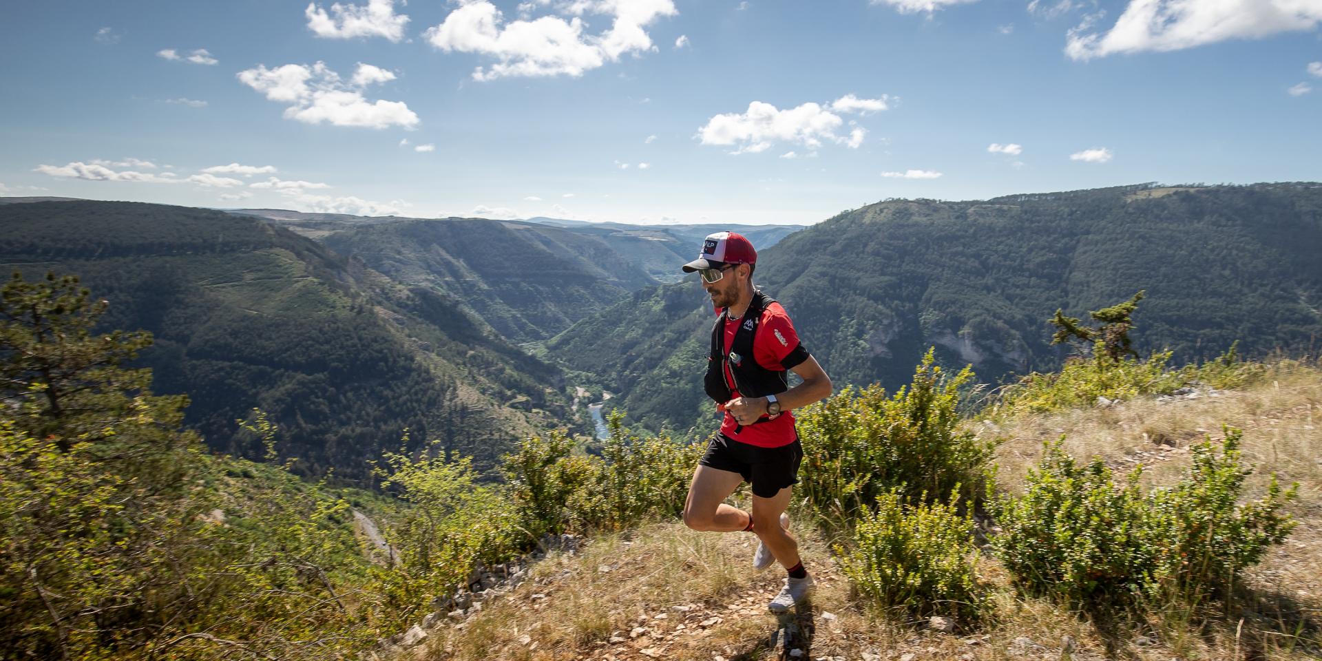 Trail on the Causse de Sauveterre above the Gorges du Tarn