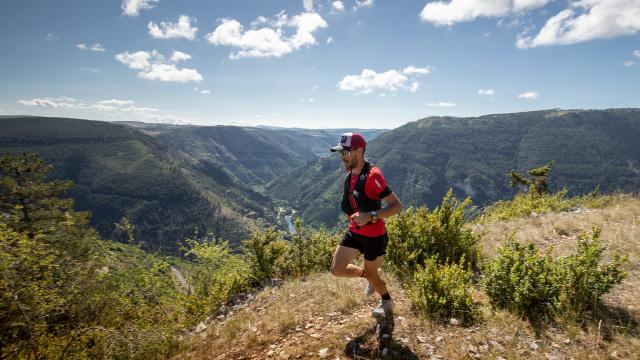Trail on the Causse de Sauveterre above the Gorges du Tarn