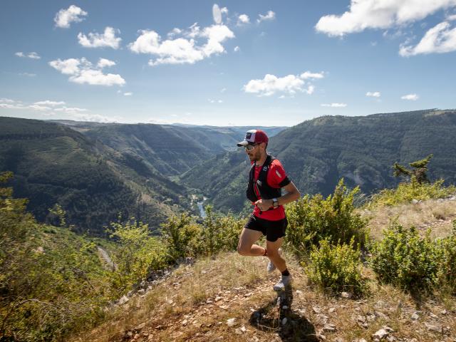Trail on the Causse de Sauveterre above the Gorges du Tarn