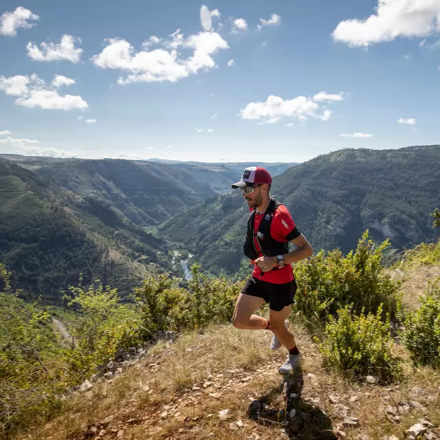Trail on the Causse de Sauveterre above the Gorges du Tarn