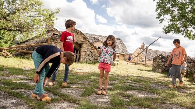 enfants ferme caussenarde d'autrefois causse méjean