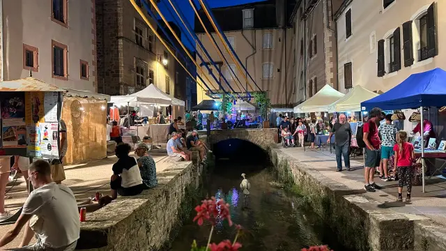 Marché Nocturne de La Canourgue sur la place des lavandières