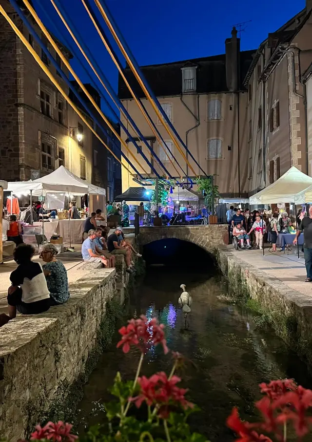 Marché Nocturne de La Canourgue sur la place des lavandières