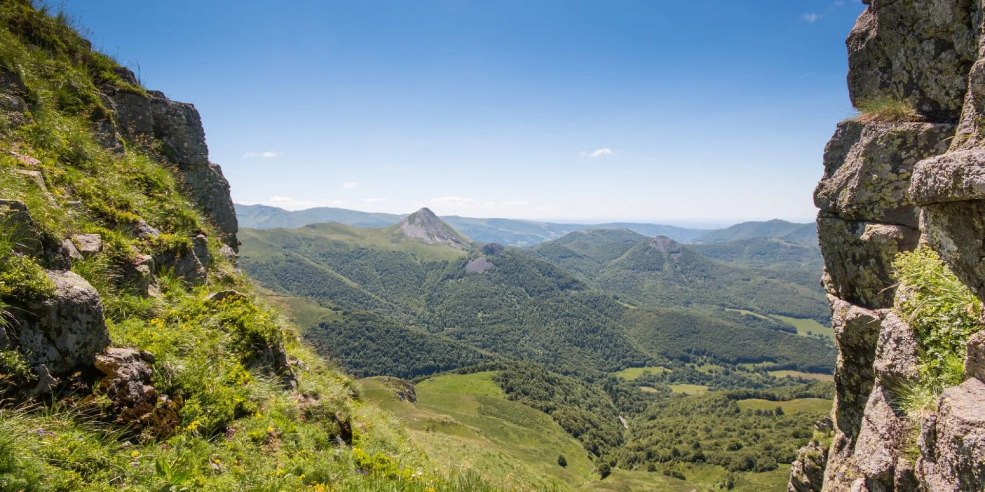 Le Pays De L'Écir - Dans Les Monts Du Cantal - Jacques Mallouet - Bon état