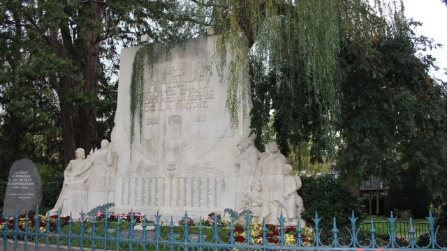 Monument Aux Morts - Aurillac