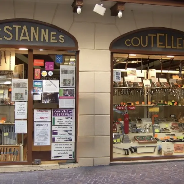 Devanture de la coutellerie Destannes