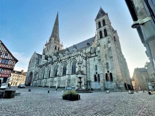 Cathedrale St Lazare ©celine Bacconnet