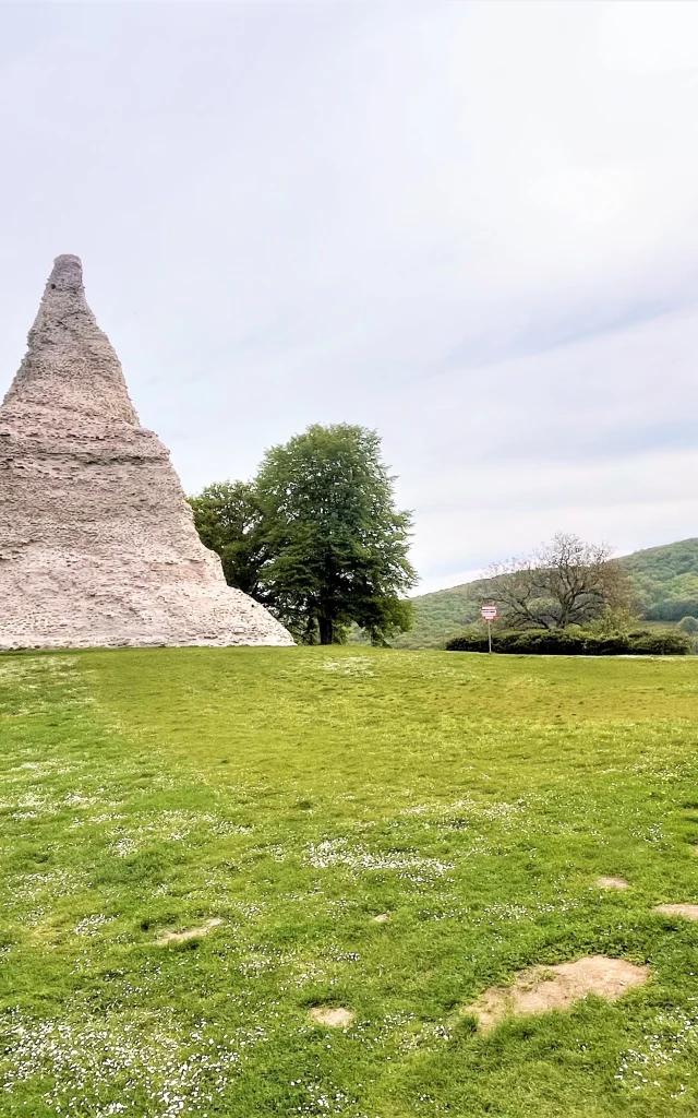 Mysteriöse Pyramide von Couhard