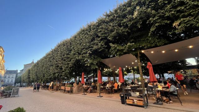 restaurants autun place du champ de mars @celine bacconnet (4)