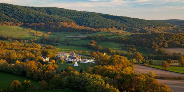 Adt 000691 La Boulaye Temple Bouddhiste Et Paysage D'automne De La Forêt Du Morvan, Dsl 71 Ibanez Aurélien Bourgogne Live Prod Min