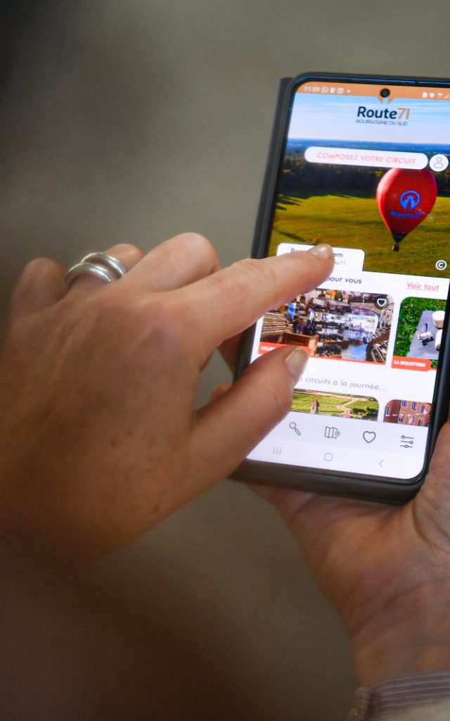 De Route 71-applicatie kan worden gedownload van Android en Apple Stores en is een bron van informatie om het erfgoed en de rijkdom van het departement te ontdekken. Foto Ketty Beyondas 1702672825