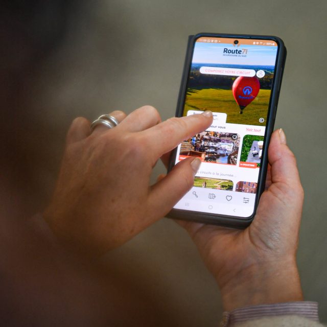 De Route 71-applicatie kan worden gedownload van Android en Apple Stores en is een bron van informatie om het erfgoed en de rijkdom van het departement te ontdekken. Foto Ketty Beyondas 1702672825