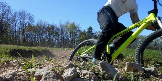 Mountainbiken in de bossen van de Morvan