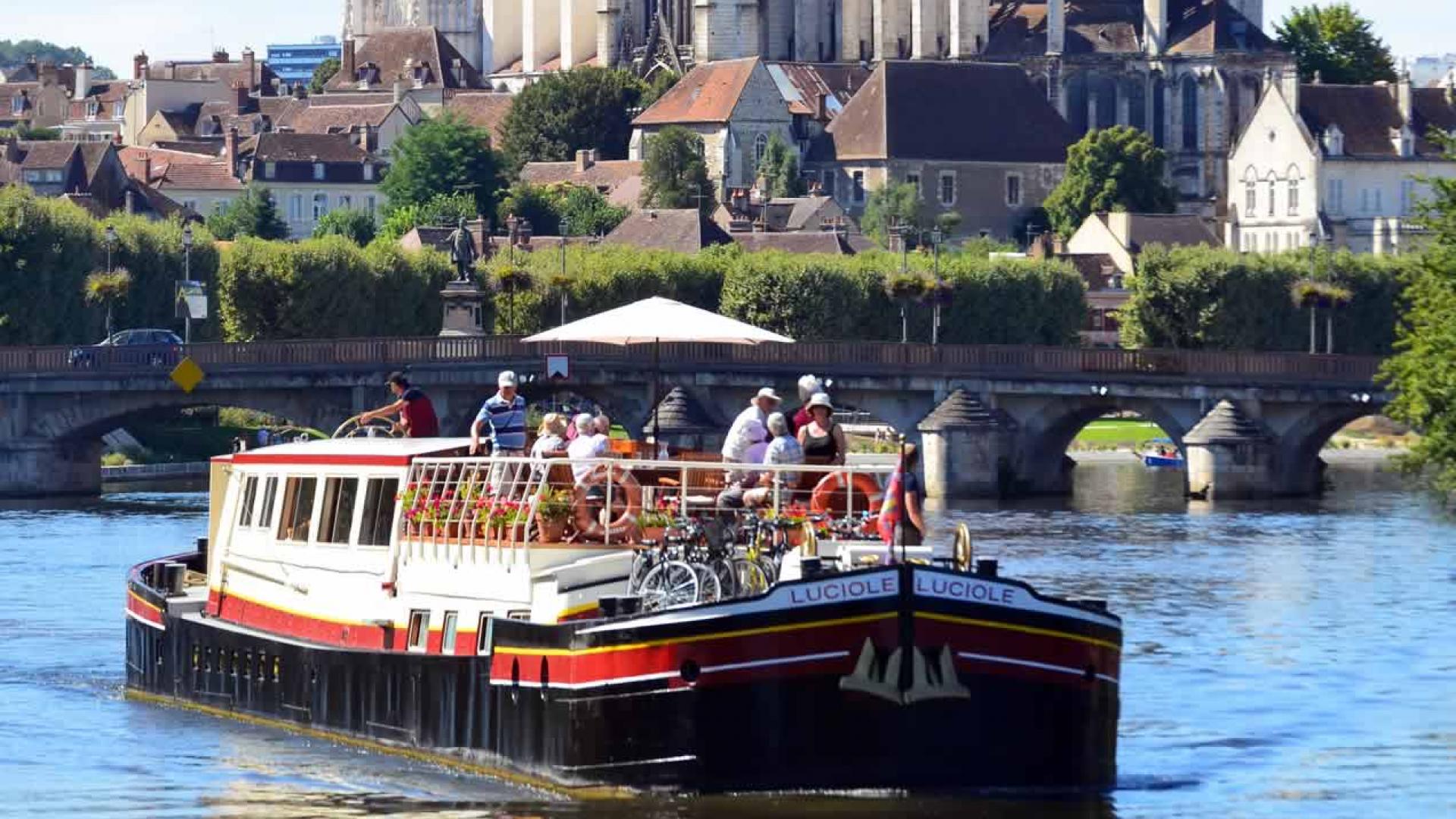 Die Unvermeidbaren in einem Tag Fremdenverkehrsamt von Auxerre und