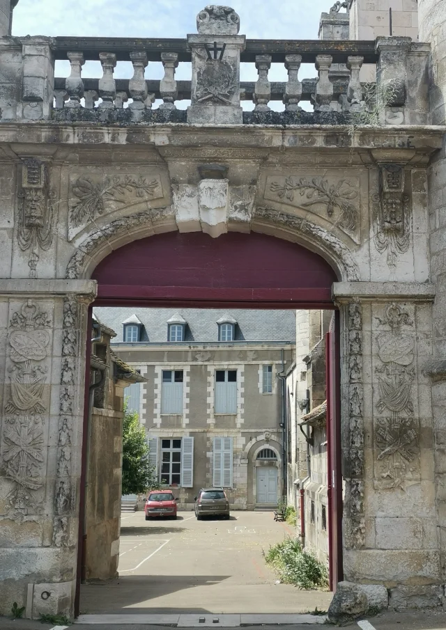 Portail Renaissance Saint Bris