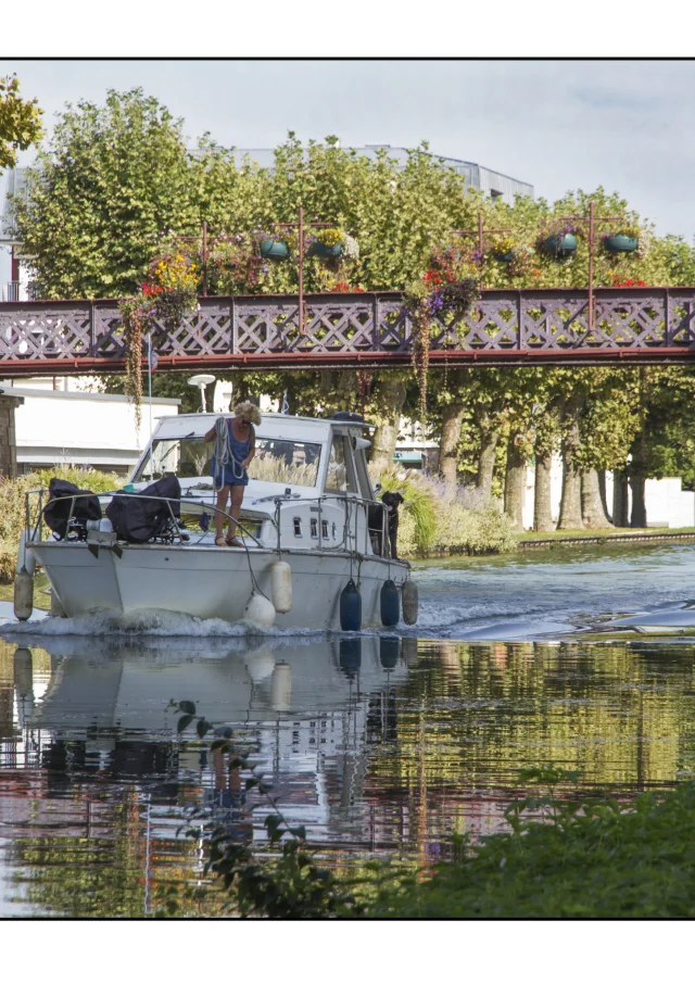 migennes-89-canal-de-bourgogne-la-passerelle-jf-lamy.jpg