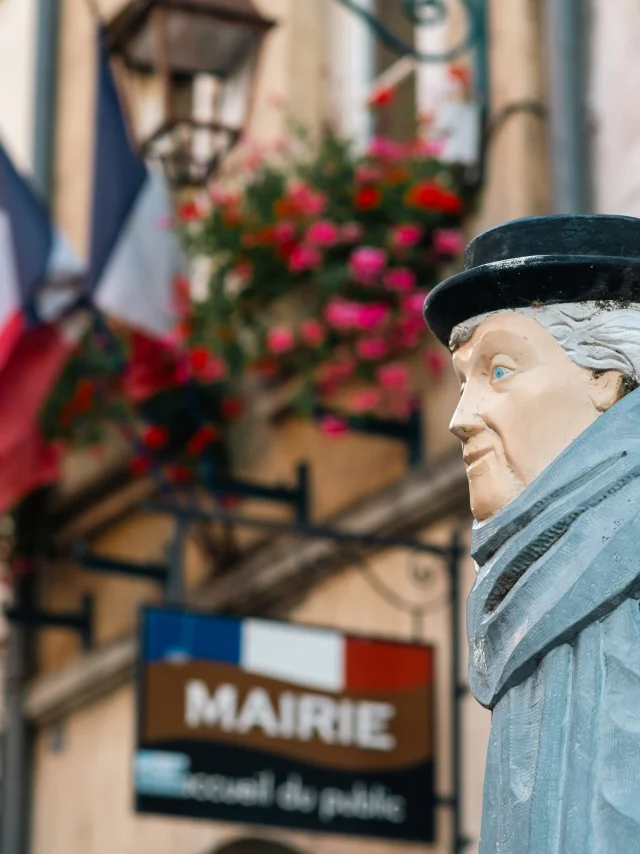 Statue de Marie Noël