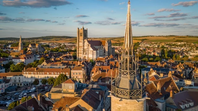 Tour de l'Horloge et Cathédrale vue du ciel