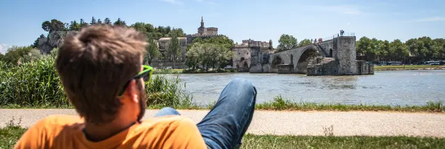Boy sitting on the Barthelasse facing the Pont d'Avignon. Credit: Frédéric Dahm / Empreintes d'Ailleurs