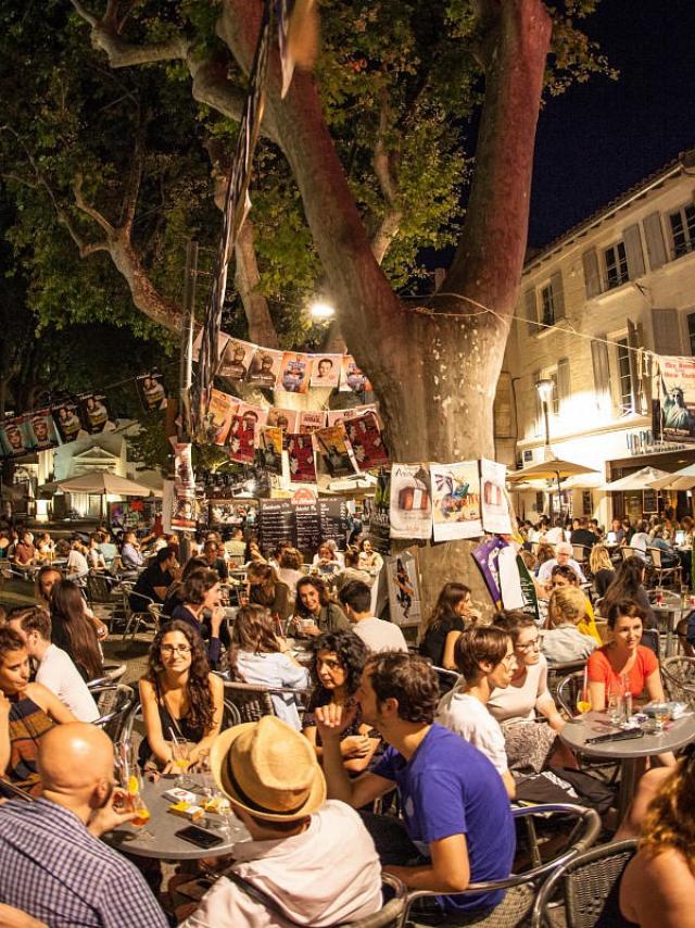 Ambiente en el Festival OFF de Aviñón - Fotografía: Frédéric Dahm / Empreintes d'Ailleurs