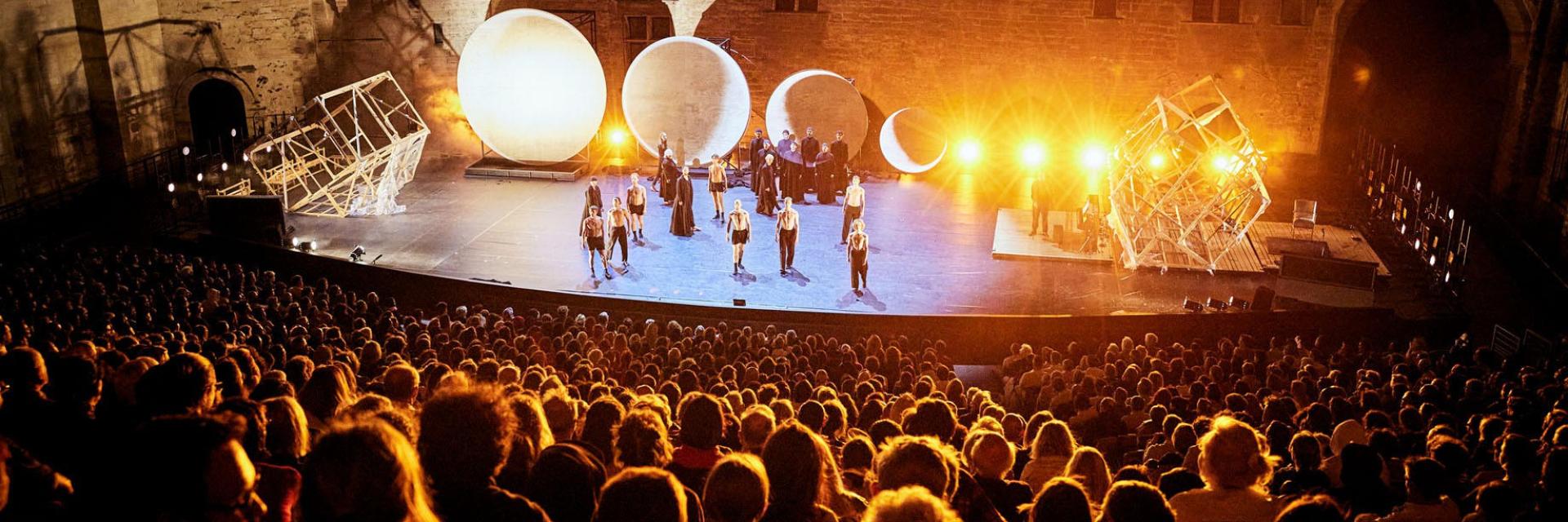 Kirill Serebrennikov's Le Moine Noir at the Festival d'Avignon in the Palais des Papes - Photo credit: Christophe Raynaud de Lage / Festival d'Avignon