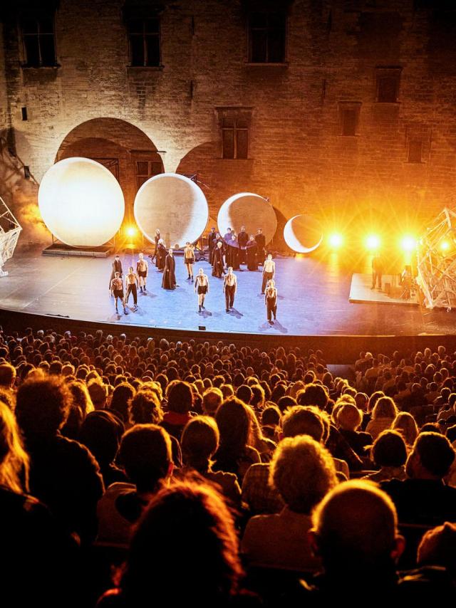El Monje Negro de Kirill Serebrennikov durante el Festival de Aviñón en el Palacio de los Papas - Fotografía: Christophe Raynaud de Lage / Festival d'Avignon