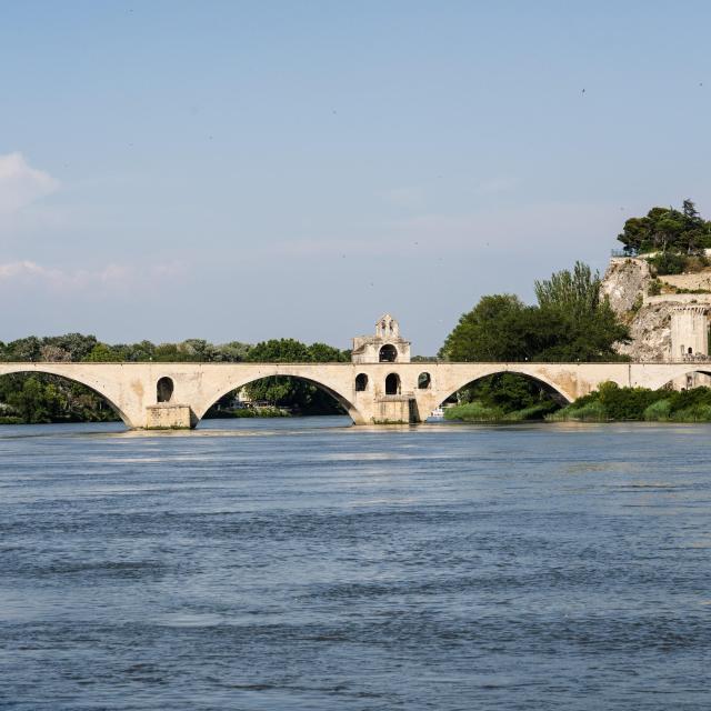 Pont Saint-Bénezet (or Pont d'Avignon) from Barthelasse island - Photo credit: Kos-Crea