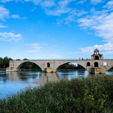 File:Sur le pont d'Avignon, musique.jpg - Wikimedia Commons