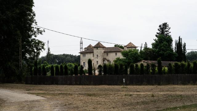 Un château sur l'Île de la Barthelasse - Crédit photo : Kos-Crea