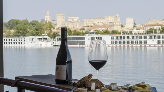 Vinotage sur une péniche à vins - Crédit photo : Benjamin Bard / BPIX Photographie
