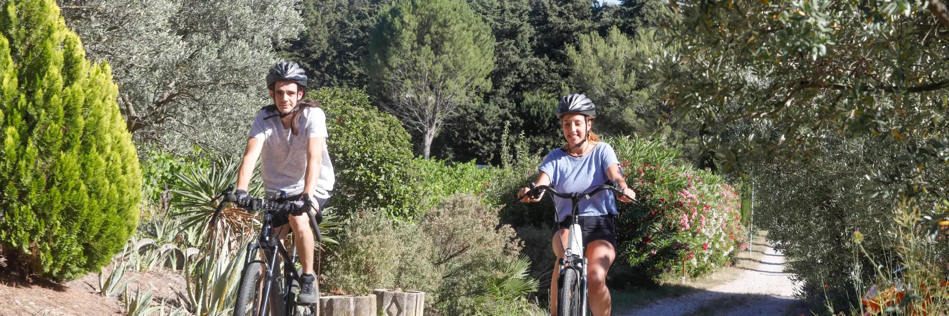 Tourist auf einem Fahrrad. Credit: Alain Hocquel / VPA