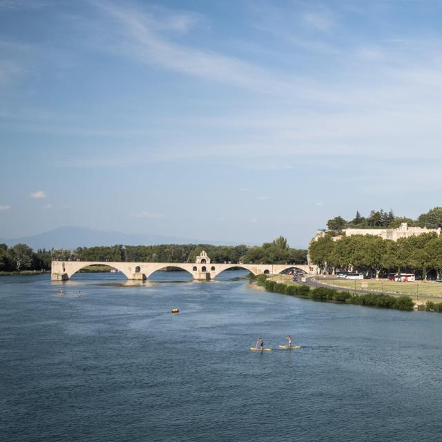 File:Sur le pont d'Avignon, musique.jpg - Wikimedia Commons