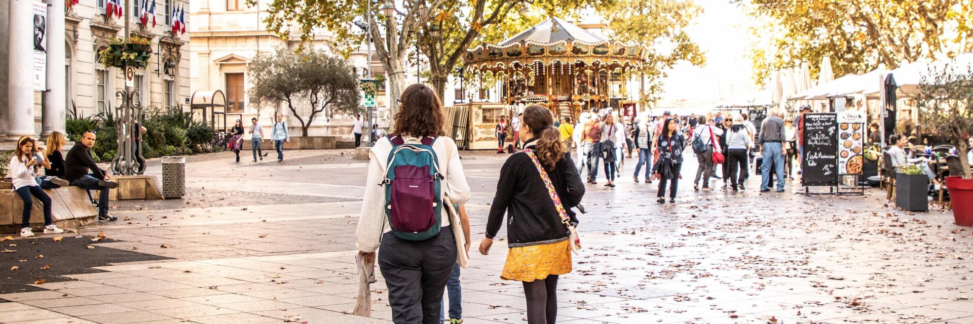 Place de l'Horloge (Platz der Uhr). Credit: De Beaux Lents Demains