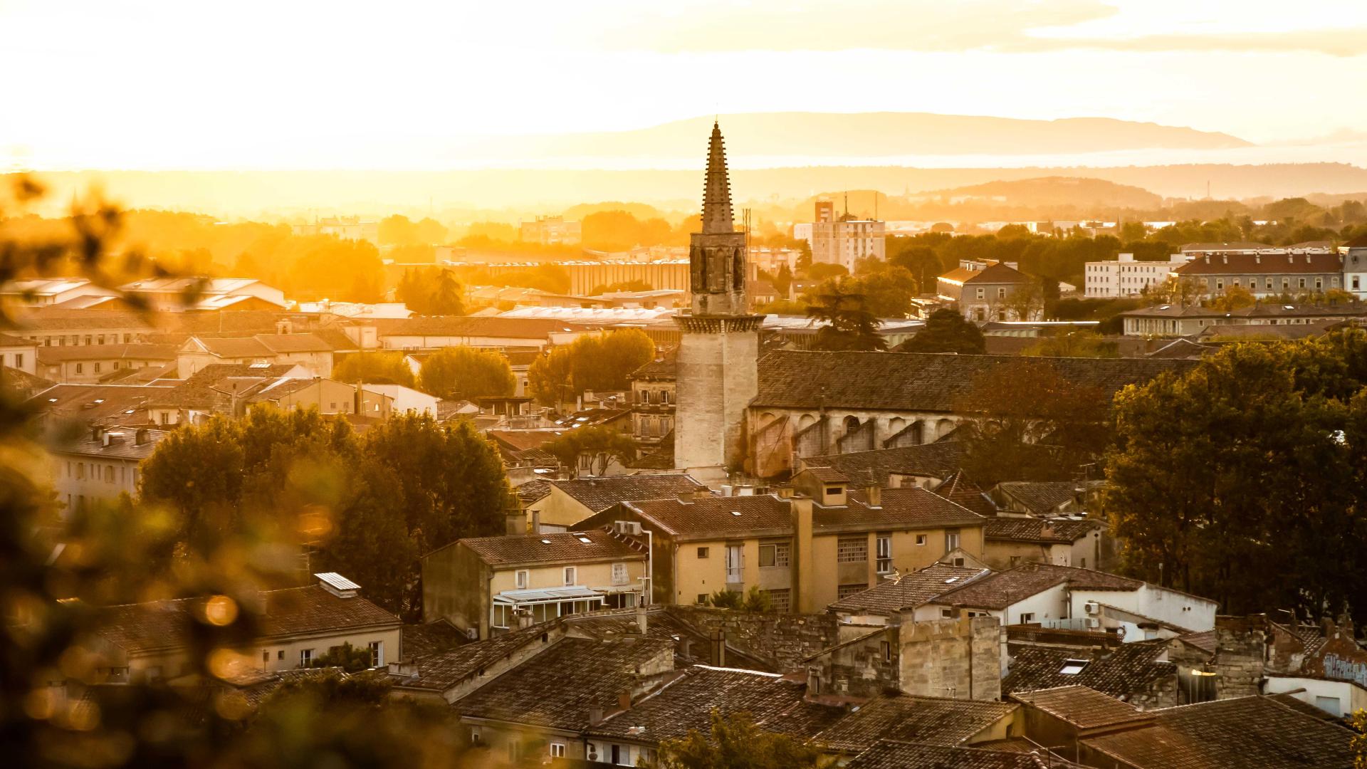 Ville d'Avignon depuis le Rocher des Doms au coucher du soleil