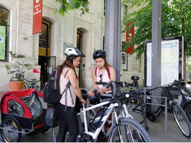 Bike clips in front of the tourist office. Credit: Alain Hocquel / VPA