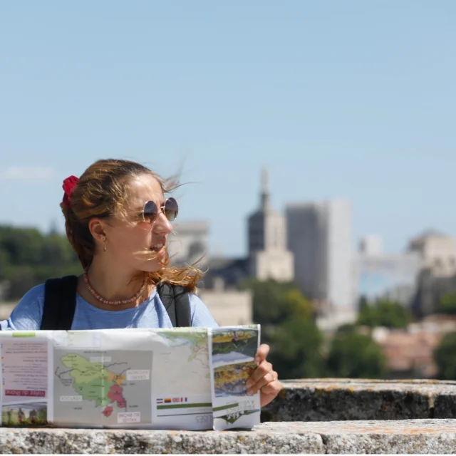 Touriste à Villeneuve lez Avignon. Crédit : Alain Hocquel / VPA