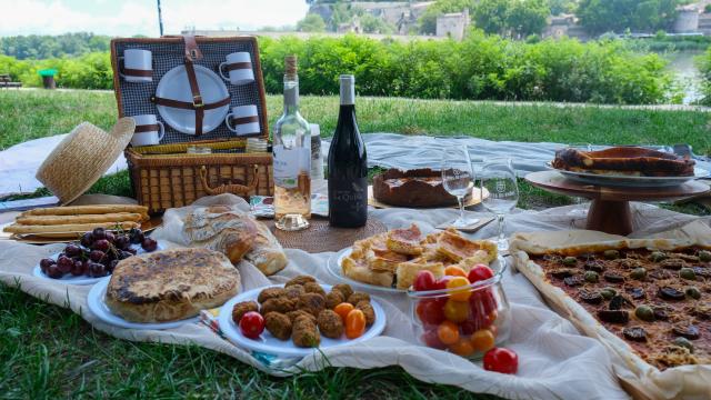 Picnic on the Barthelasse