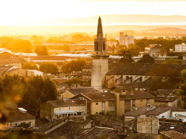 Ville d'Avignon depuis le Rocher des Doms au coucher du soleil | De Beaux Lents Demains