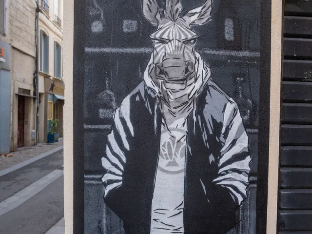 Façade du Pub Z - street art