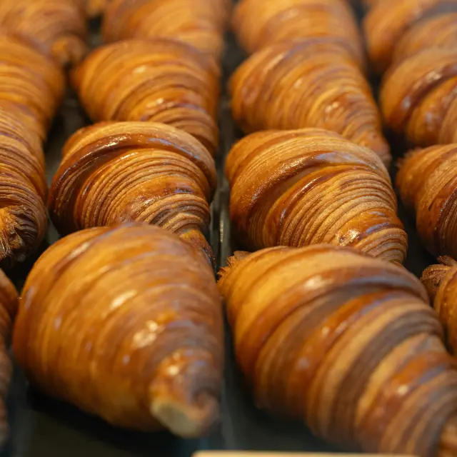 boulangerie-croissants-groumand-pexels-manish-jain-1176829519-30853716.jpg
