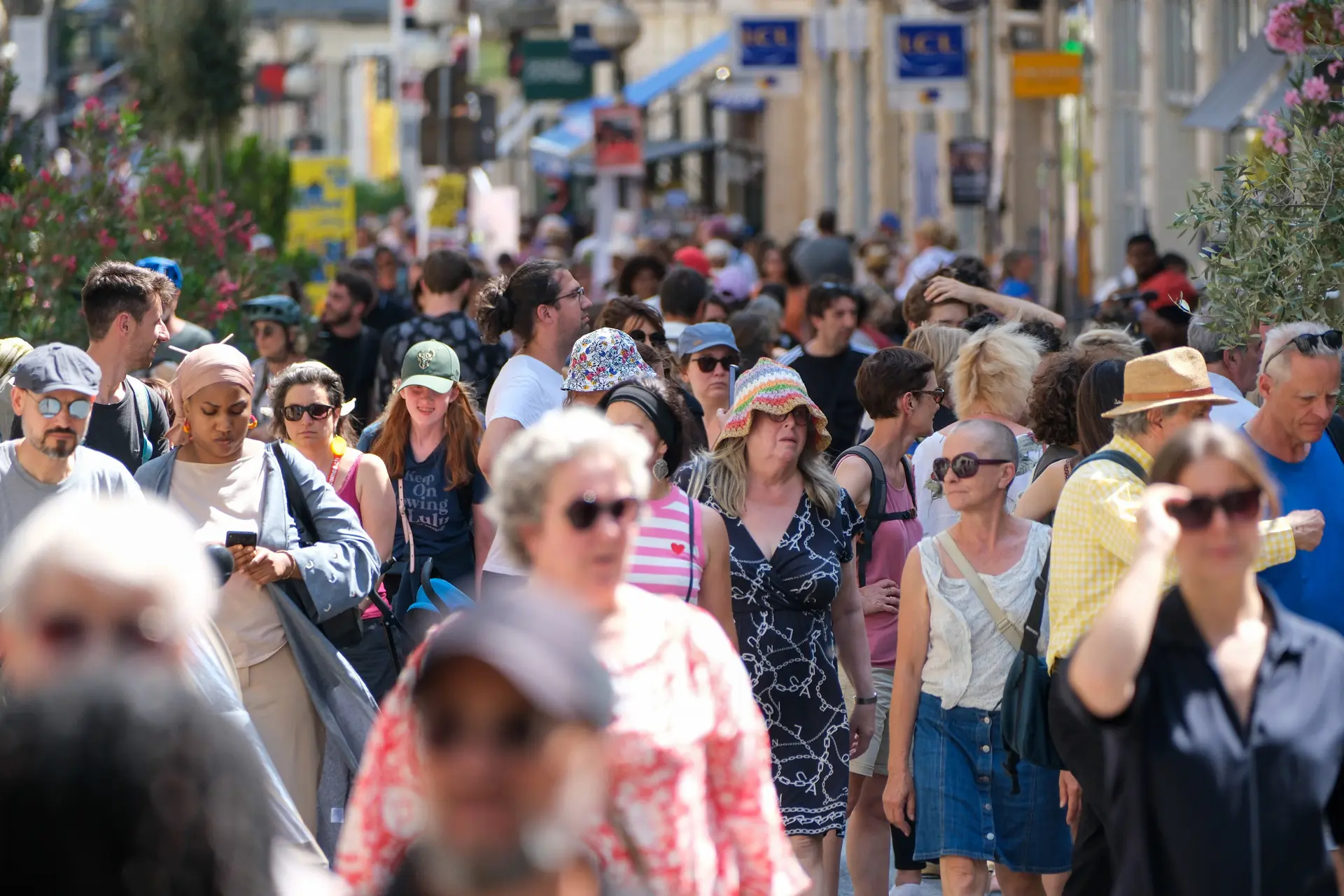 Rue bondée pendant le Festival d'Avignon
