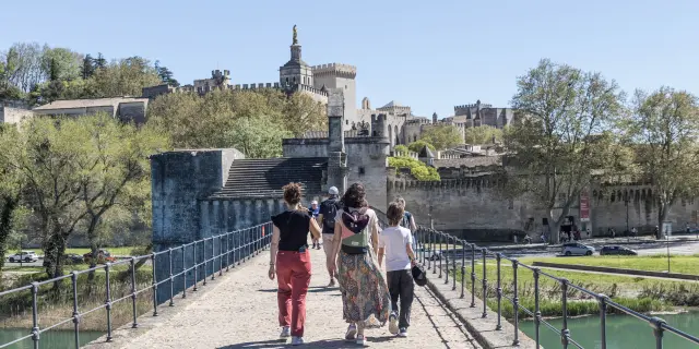 Visite en famille au Pont Saint-Bénezet