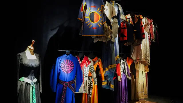 Costumes de théâtre exposés à la Maison Jean Vilar