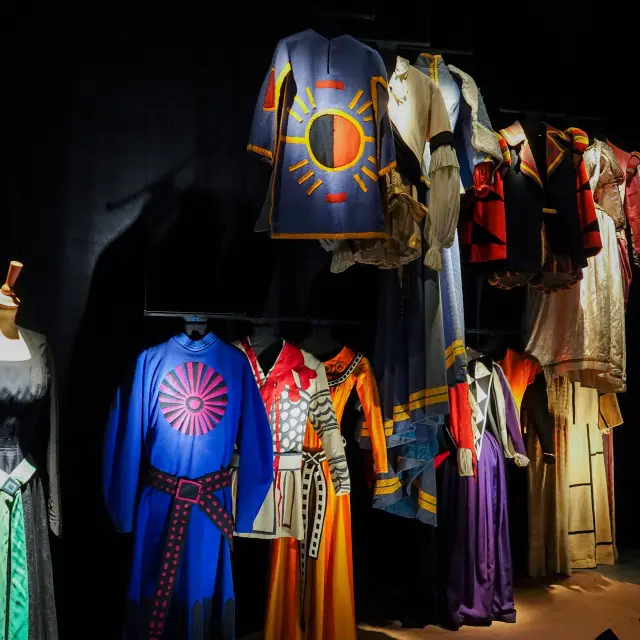 Trajes de teatro expuestos en la Casa Jean Vilar, en 16501